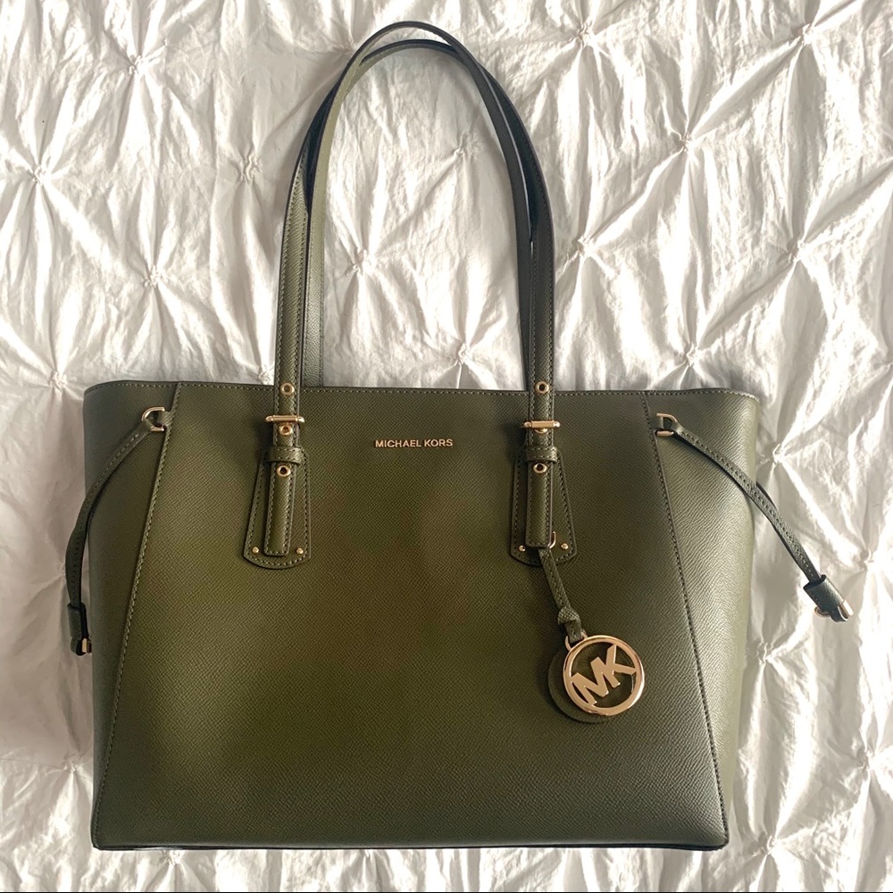 Michael Kors Voyager Medium Tote Bag